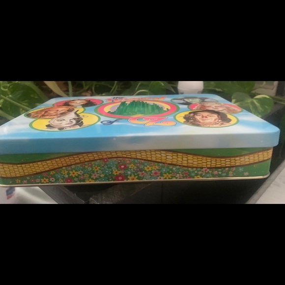 Vintage.  Wizard of Oz Tin with cardboard slip cover used - Picture 4 of 6